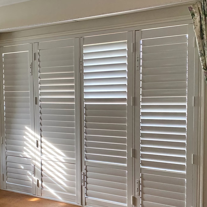 Magnetic seal Aluminum Alloy Louvered Door